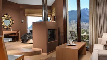 Honeymoon Suite, Mountain View | Living area | LED TV