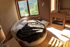 蜜月套房, 山景 | 起居区 | LED 电视