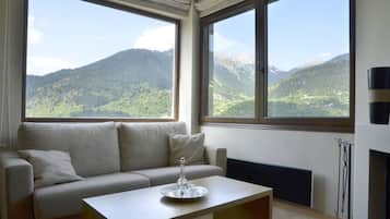 Junior Suite, Fireplace (Forest View) | Living area | LED TV