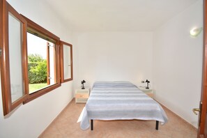 Apartment, 1 Bedroom, Non Smoking, Corner | 1 bedroom, iron/ironing board, cots/infant beds, free WiFi - Airone Apartment (San Teodoro)