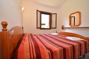 Apartment, 2 Schlafzimmer, Gartenblick, Erdgeschoss | 1 Schlafzimmer, Babybetten, kostenloses WLAN