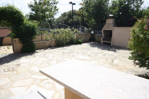 Standard Apartment, 1 Bedroom, Ground Floor | Courtyard view - Casa Nadia (San Teodoro)