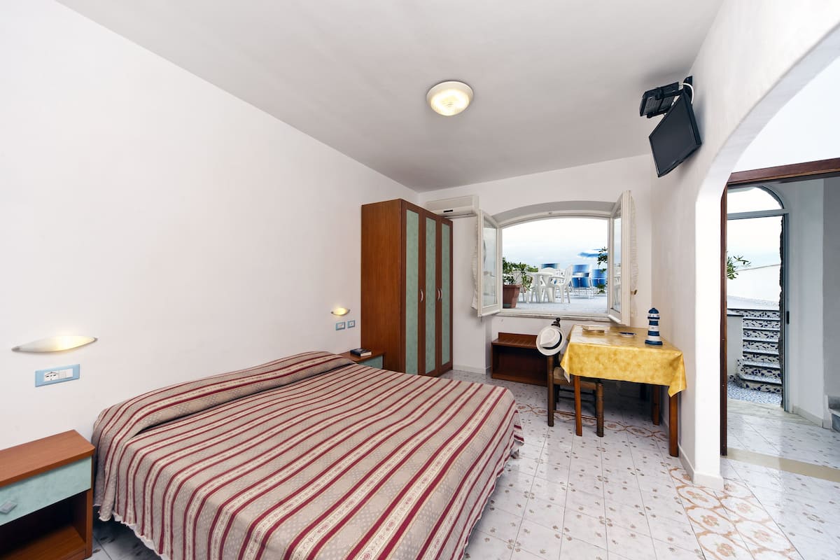 Studio (Private Room 4 persons) | 1 sovrum, sängtillbehör av högsta kvalitet, minibar och gratis wi-fi