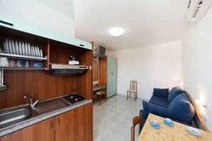 Apartment (Loft 5/6 person) | Private kitchenette | Fridge, stovetop, coffee/tea maker, electric kettle
