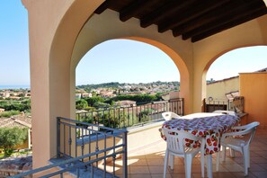 Appartamento, 2 camere da letto, terrazzo, vista mare | Vista balcone