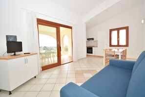 Appartement, 2 chambres, vue mer, dans la tour | Salle de séjour