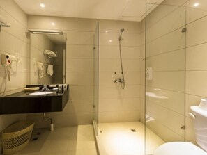 Shower, free toiletries - GreenTree Alliance Shenzhen Shekou Sea World Taizi Road Hotel (Shenzhen)