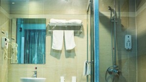 A modern bathroom with a glass shower enclosure, a sink with a bowl, and a toilet. - GreenTree Alliance Zhoushan Shenjiamen Duntou Wharf Hotel (Zhoushan)