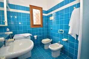 Bathroom - Coclearia Apartment (San Teodoro)