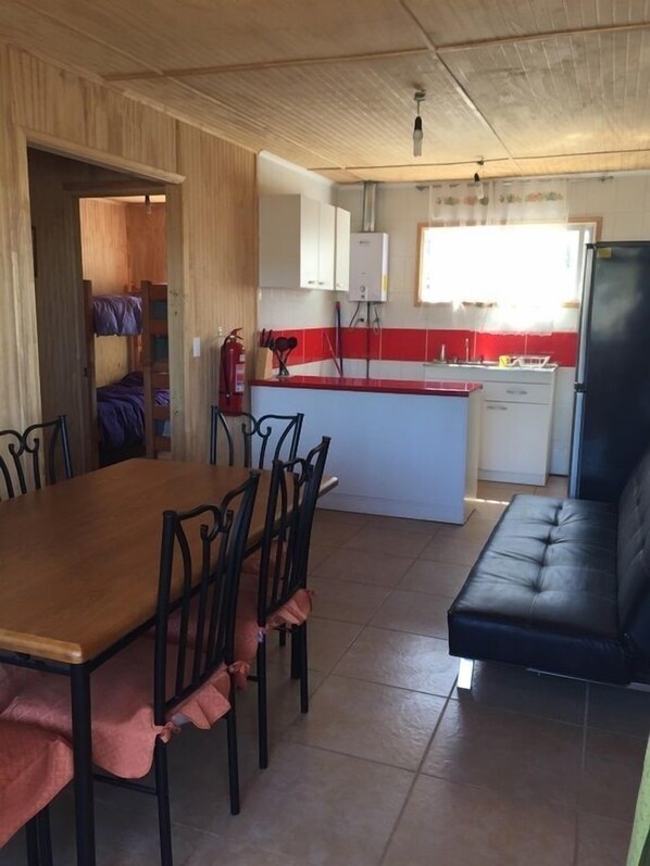 Chaumière, 2 chambres | Repas dans la chambre