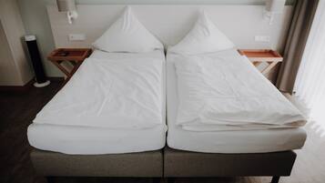 Standaard tweepersoonskamer, 1 kingsize bed | Luxe beddengoed, een kluis op de kamer, individueel gedecoreerd