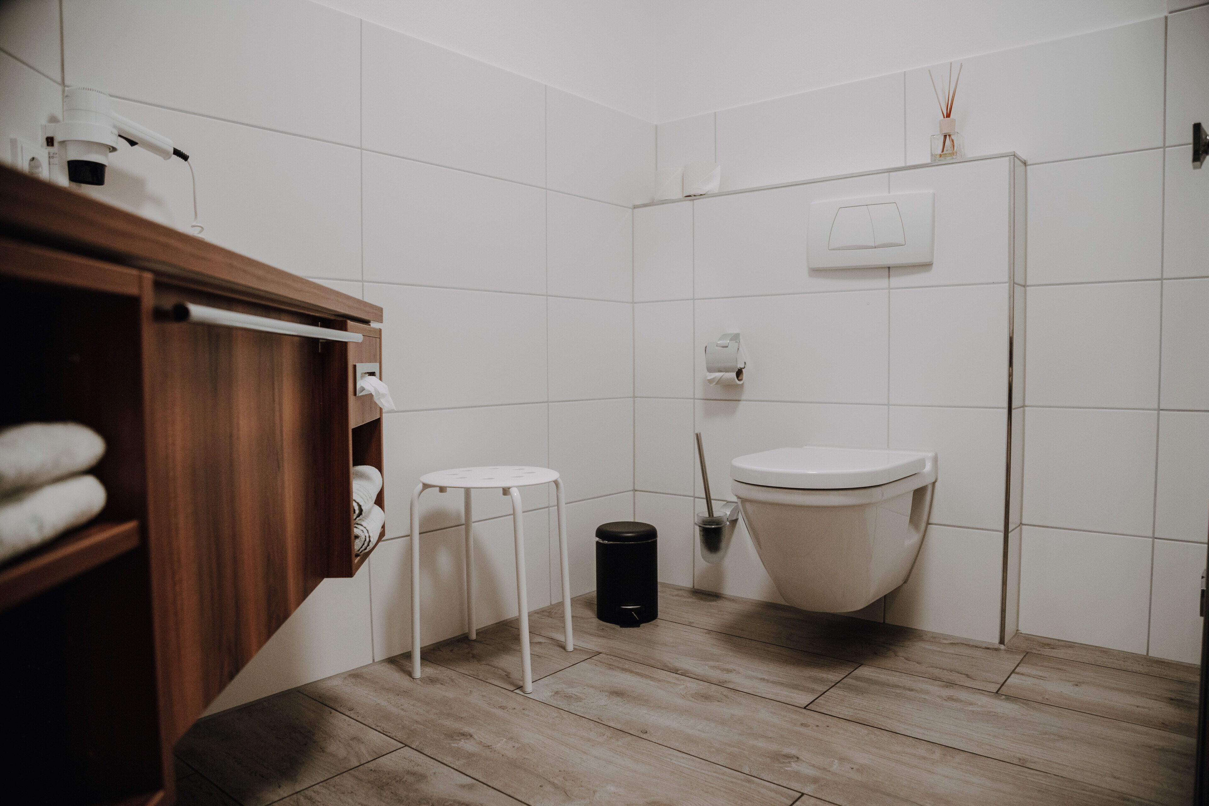 shower, rainfall showerhead, free toiletries, hair dryer