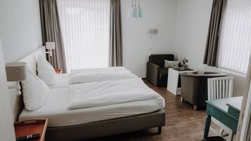 Premium bedding, in-room safe, individually decorated