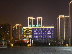 Front of property - evening/night - GreenTree Inn Wuxi Xidong Xincheng High Speed Rail East Station Hotel (Wuxi)