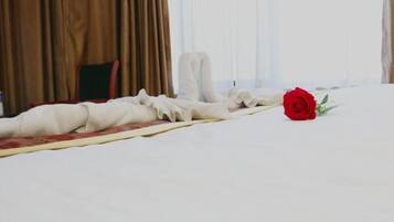 In-room safe, free WiFi, bed sheets