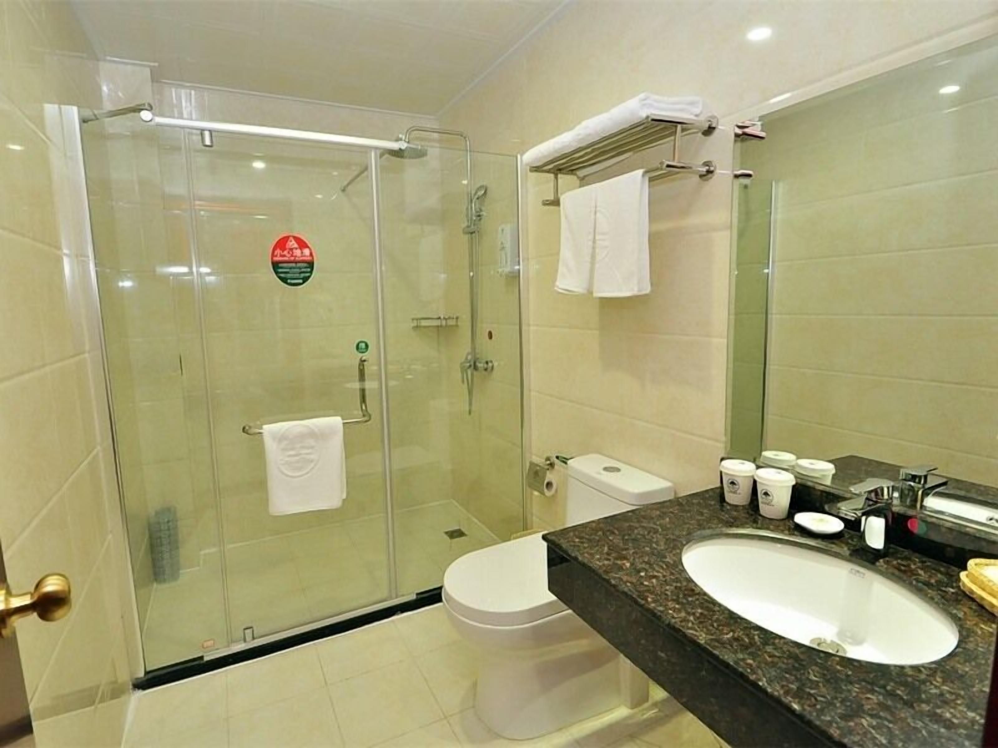 Shower, free toiletries, towels