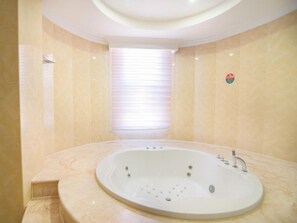 Jetted tub - Greentree Inn Wuxi Xishan Erquan East Road Distric (Wuxi)