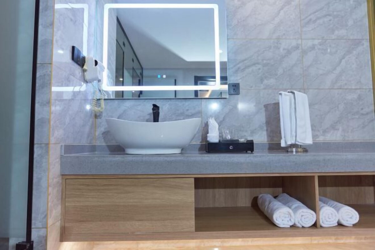 Shower, free toiletries, slippers, towels