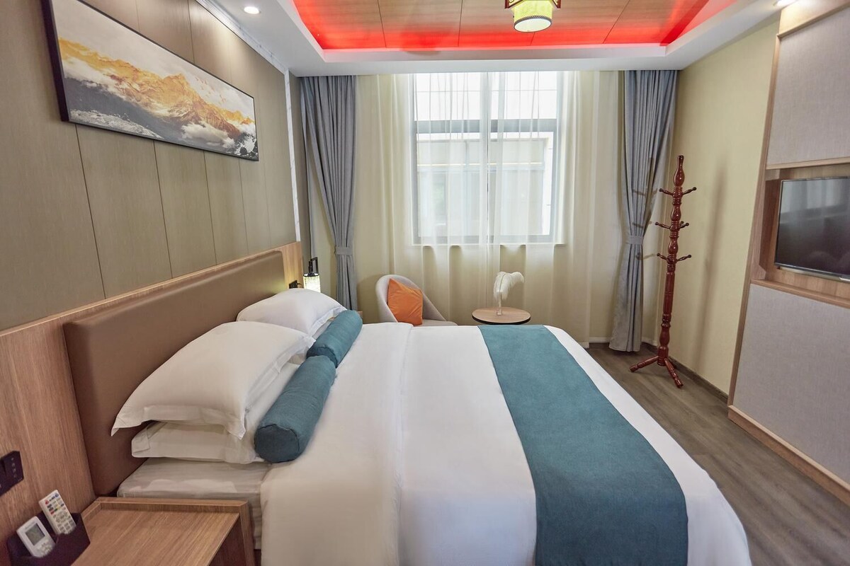 Escritorio, wifi gratis, ropa de cama