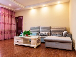 TV - GreenTree Inn Wuxi Jiangyin Huashi Avenue Huaxi Village Hotel (Wuxi)