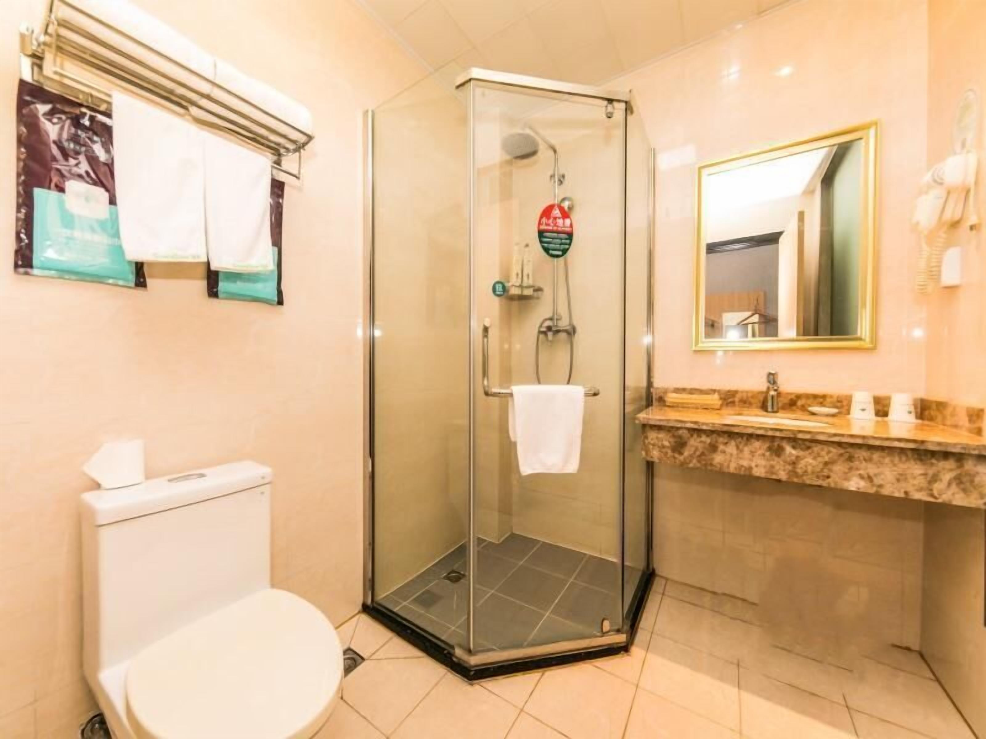 Bathroom | Shower, free toiletries