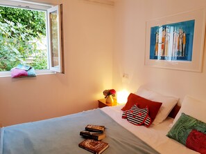 Apartment, 1 Schlafzimmer, Erdgeschoss | 1 Schlafzimmer, Schreibtisch, Bügeleisen/Bügelbrett