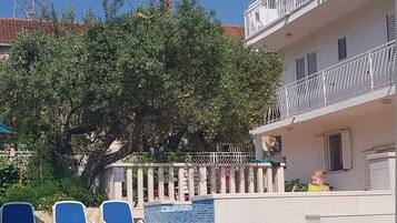 En sÀsongsöppen utomhuspool