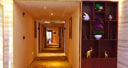 GreenTree Alliance Shenzhen Fuyong Metro Station Hotel