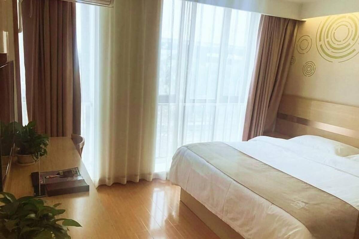 خزنة داخل الغرفة وواي فاي مجانًا وملاءات أسرّة