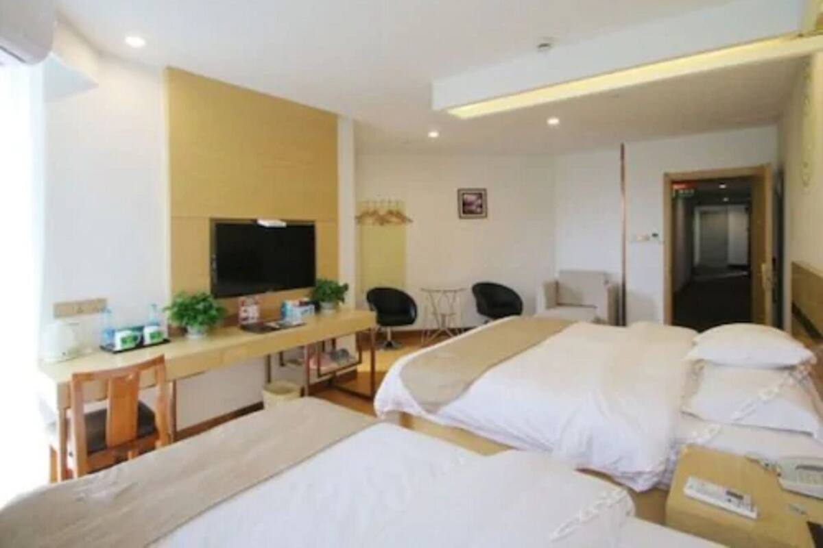 Superior Suite | In-room safe, free WiFi, bed sheets