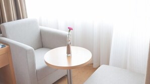 Business Queen Room, 1.8m bed with window - GreenTree Inn Nanning Qingxiu District DongGe Hotel (Nanning)