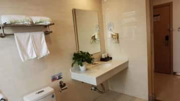 Deluxe Double Room, Non Smoking | Bathroom | Shower, free toiletries, hair dryer, slippers