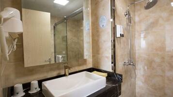 Shower, free toiletries