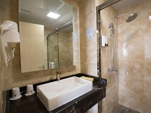 Shower, free toiletries