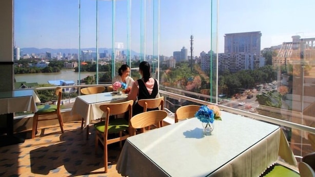 Pemandangan kota dari properti