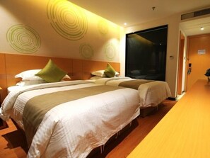 A hotel room with two beds, a wooden floor, and a large window. - GreenTree Inn Fuzhou Gushilou District North Xierhuan Road Zuohai park Express Hotel (Fuzhou)