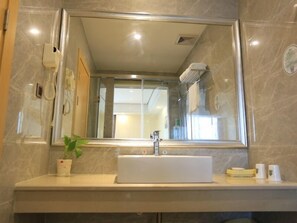 Shower, free toiletries, towels - GreenTree Alliance Foshan West Station Luowu Road Hotel (Foshan)