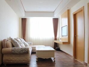 Signature Suite | Living room | TV - GreenTree Alliance Foshan West Station Luowu Road Hotel (Foshan)