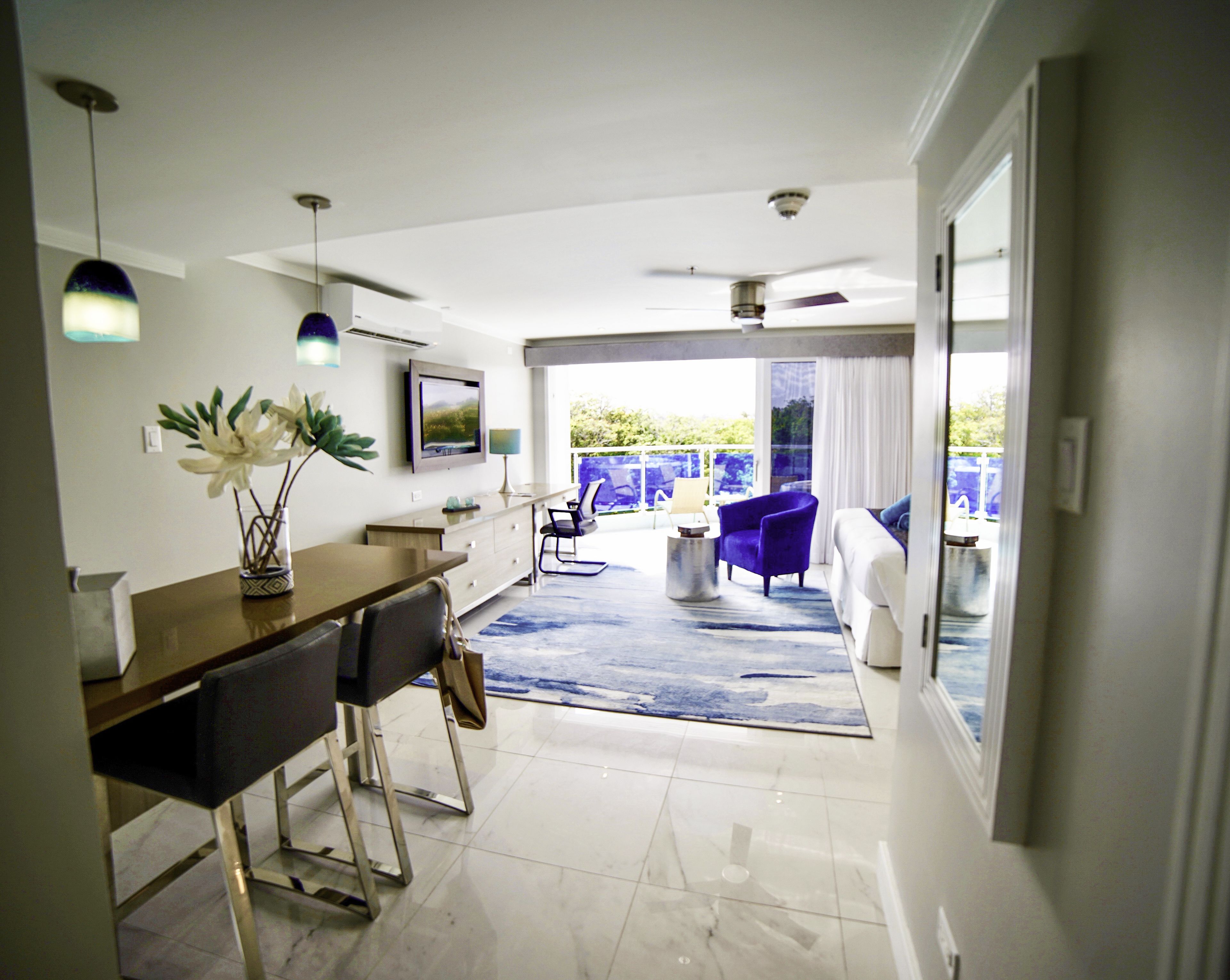 standard room, 1 king bed, hot tub, ocean view | 1 bedroom, premium bedding, in-room safe, desk