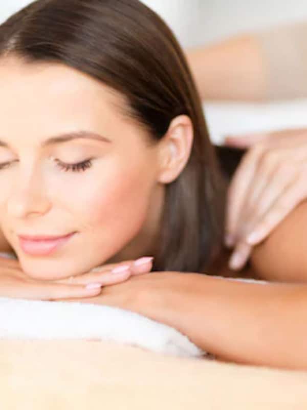 Soins corporels, soins d'aromathérapie, massages des tissus profonds