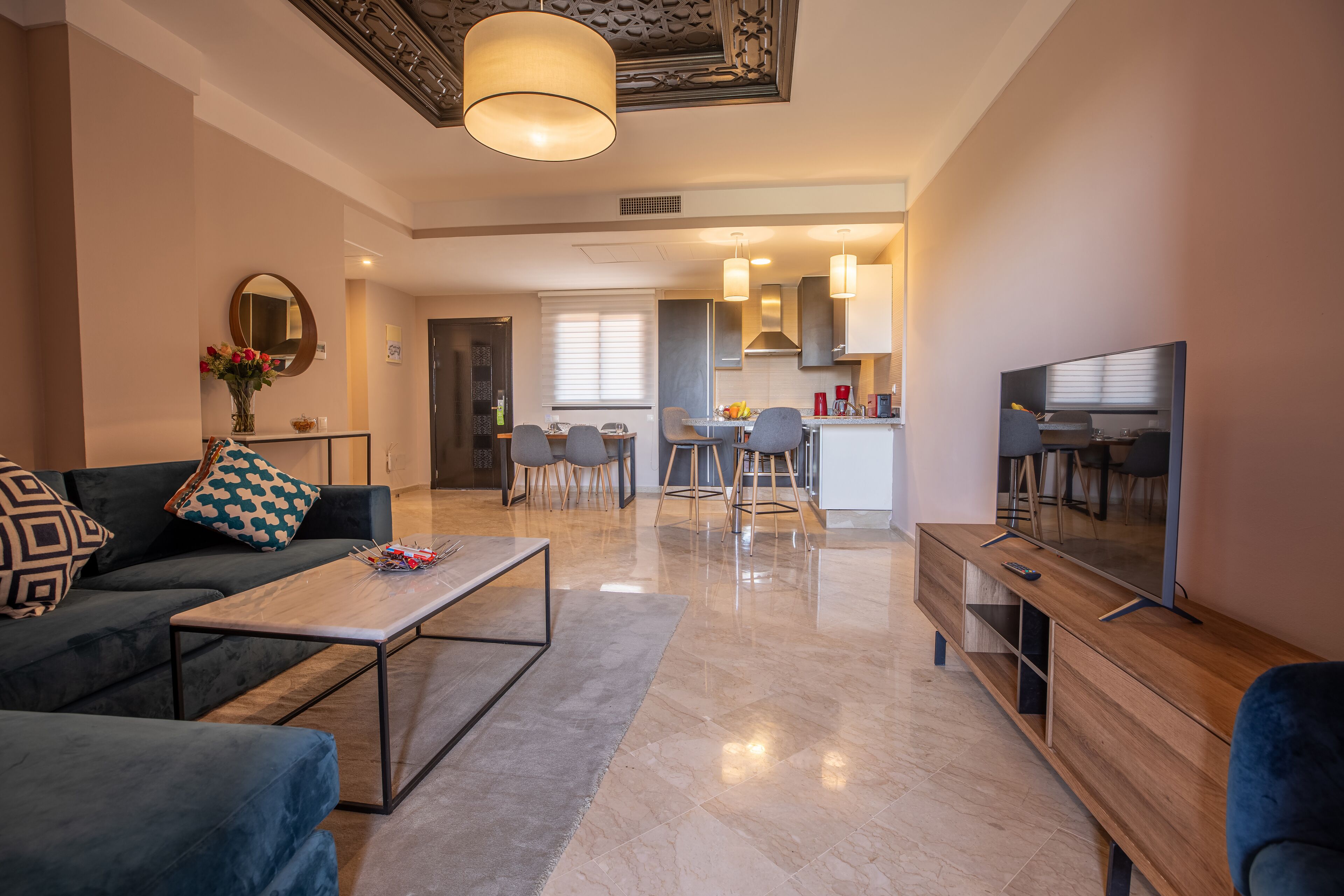 Una televisión de pantalla plana