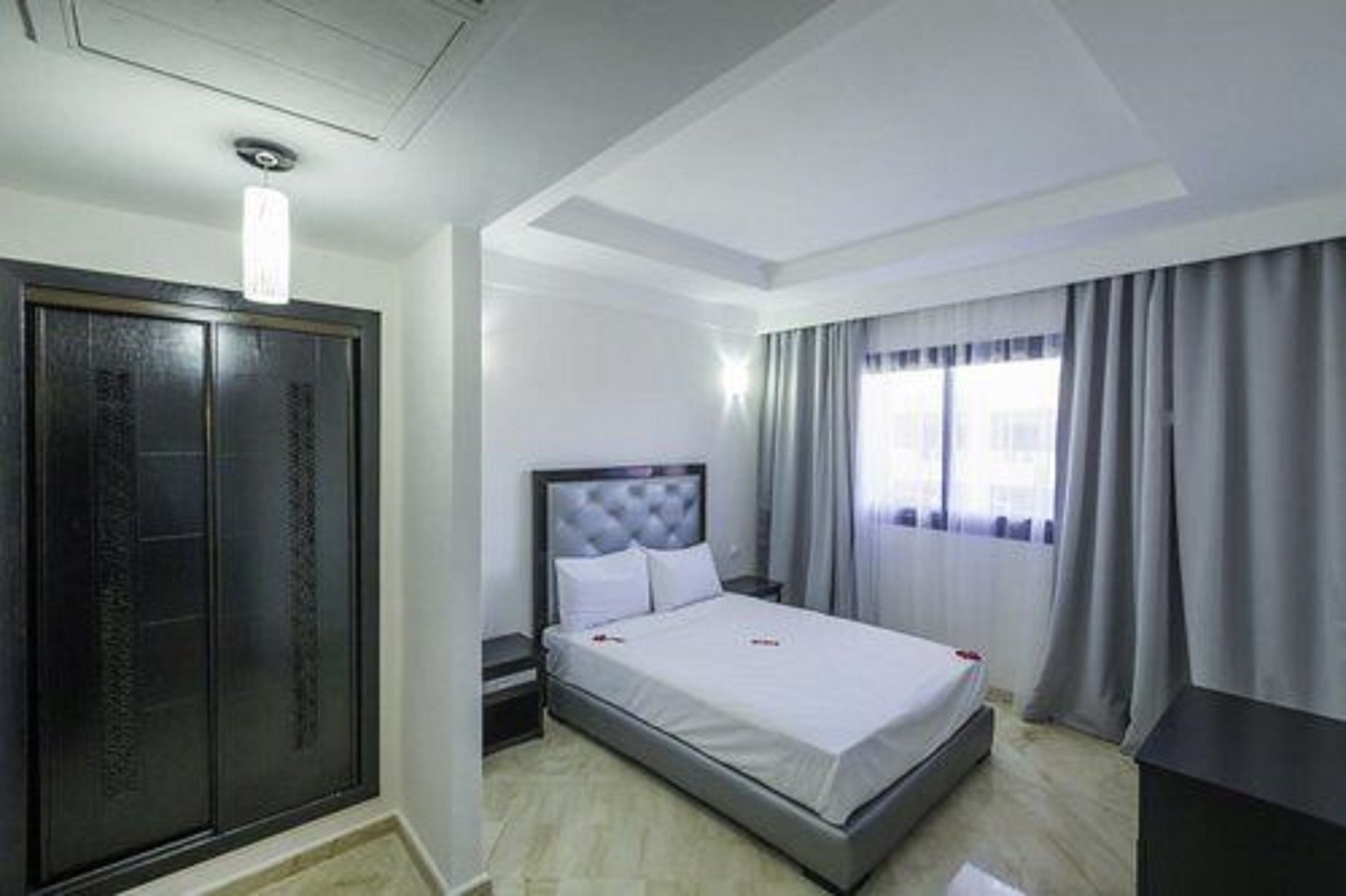 1 bedroom, premium bedding, laptop workspace, soundproofing