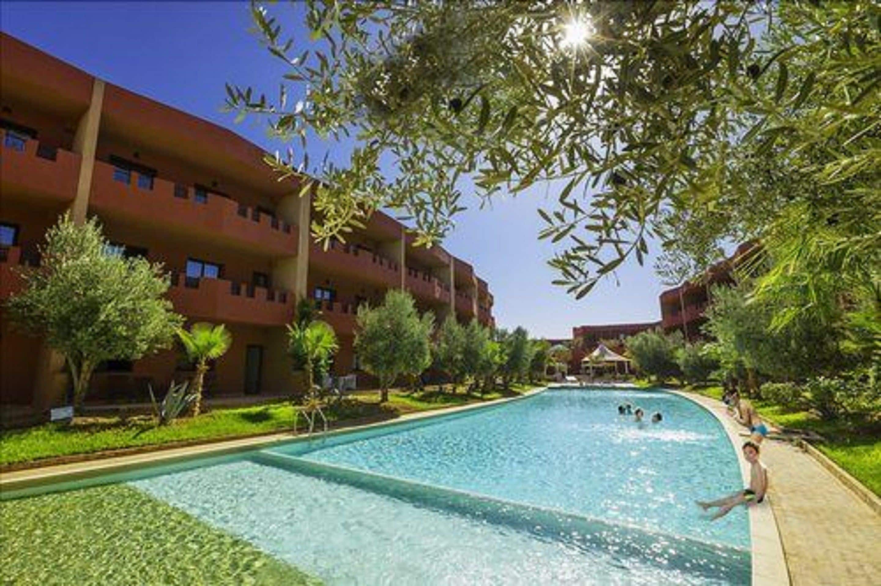 Indoor pool, 2 outdoor pools