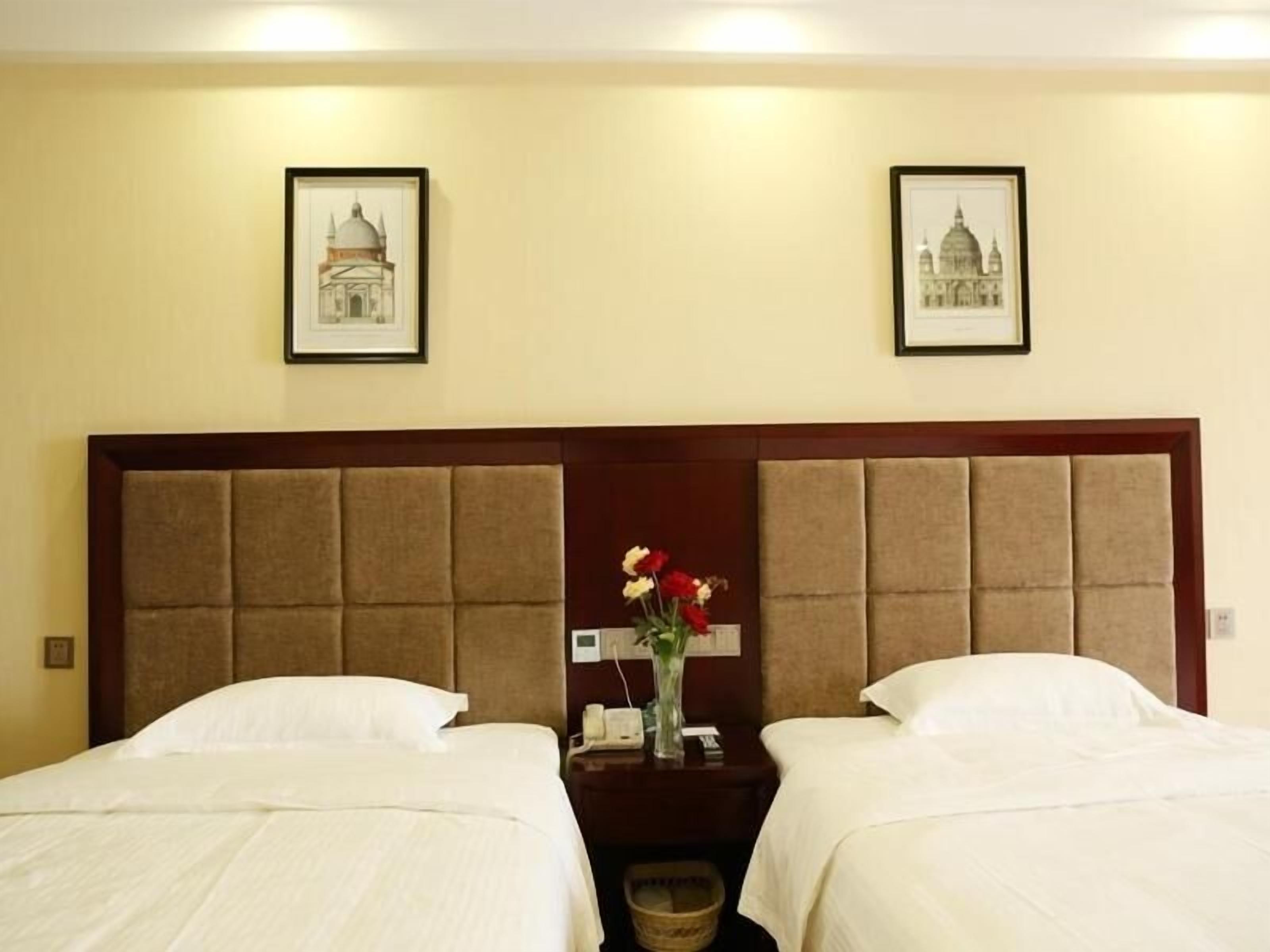 in-room safe, desk, soundproofing, free wifi