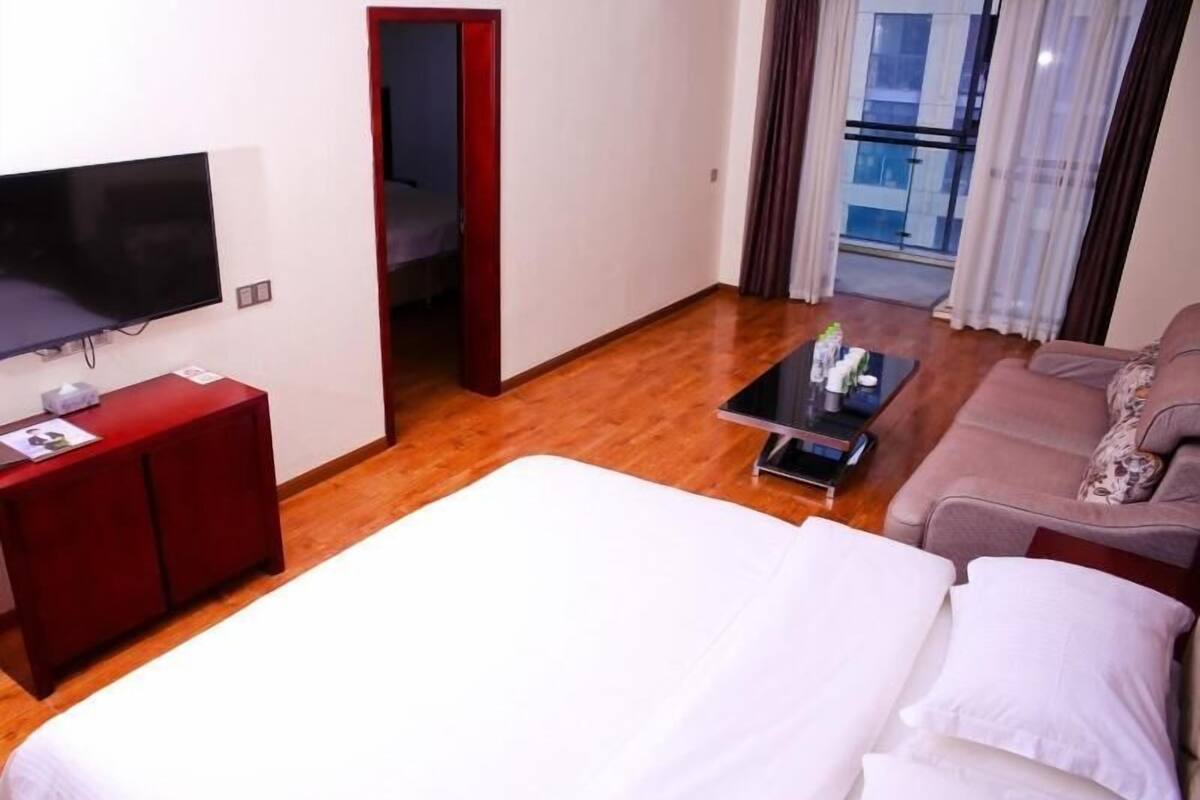 in-room safe, desk, soundproofing, free wifi