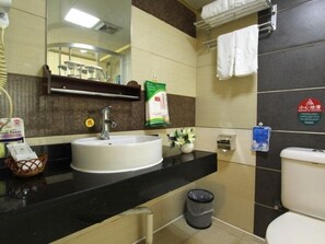 Shower, free toiletries, towels