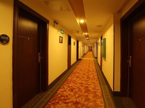 GreenTree Inn GuiLin LinGui District JinShan Square JinShui Road Express Hotel