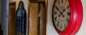 A wall clock with Roman numerals and the text "Antiquité de Paris" on it. - Kum Pansiyon  (Amasra)