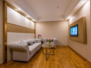 Suite superior | Sala de estar | Televisión 
