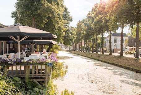 供应早餐、午餐和晚餐,无国界融合菜,室外就餐. Gasterij Posthuys